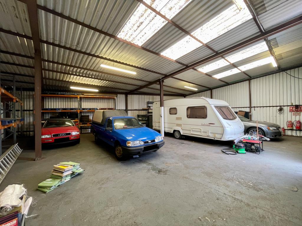 Lot: 112 - ESTABLISHED COMMERCIAL SITE PRODUCING STRONG INCOME - Unit 2 which is offered vacant